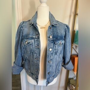 Gap puffed sleeve Jean jacket. A must in your wardrobe!!!